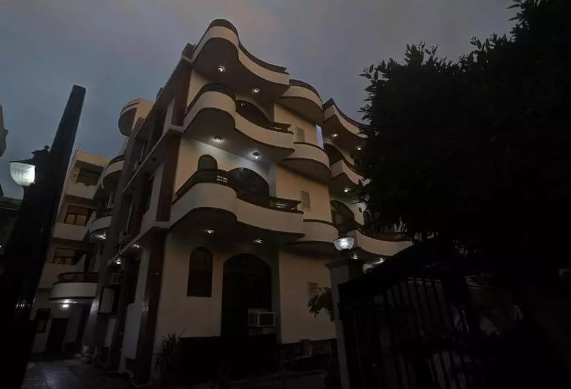 ホテル Townhouse The Premier View Near Iskcon Temple Noida
