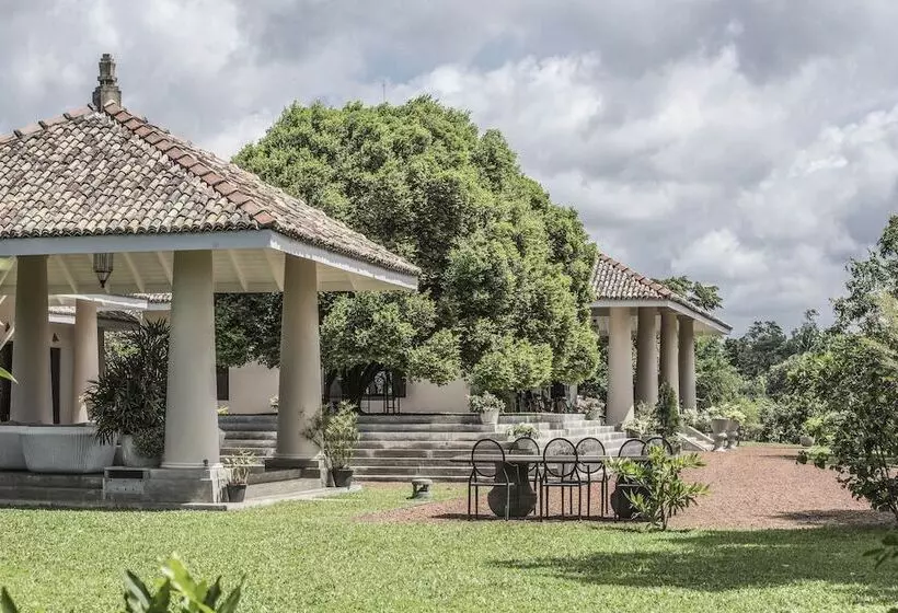 Villa Mayurana By Edwards Collection