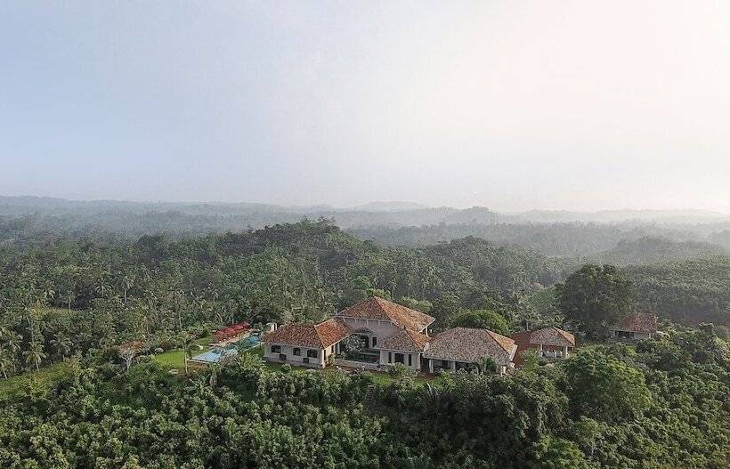 Villa Mayurana By Edwards Collection