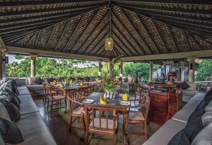 Villa Mayurana By Edwards Collection