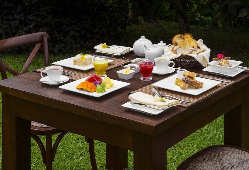 Villa Mayurana By Edwards Collection