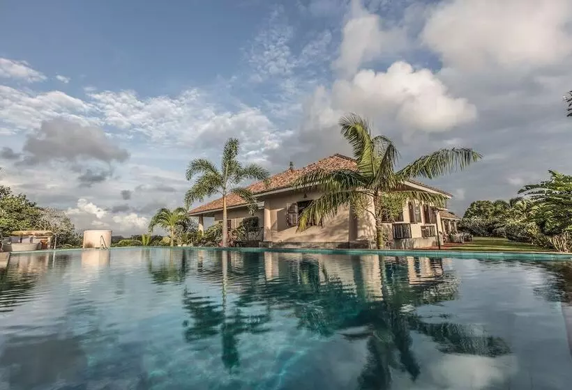 Villa Mayurana By Edwards Collection