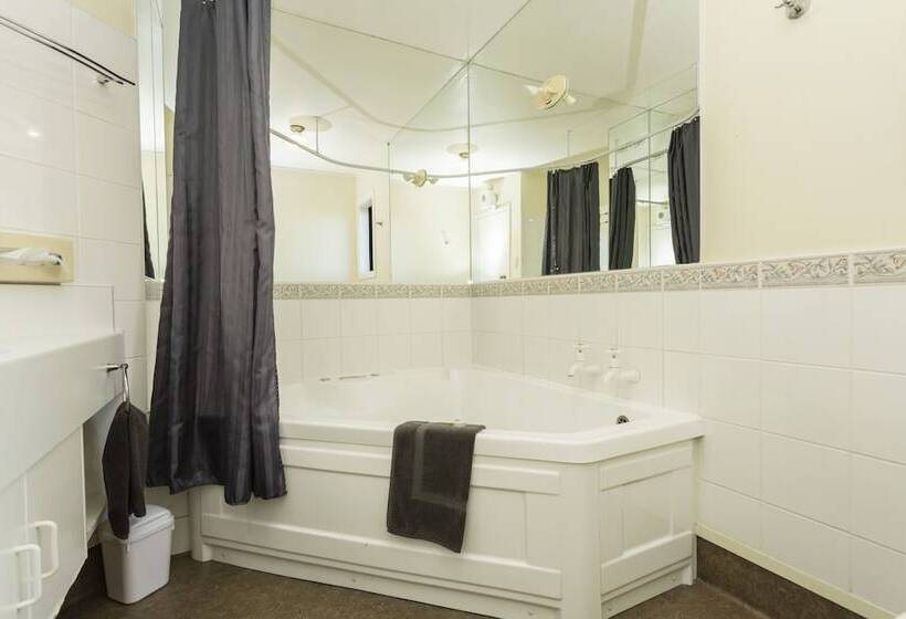 755 Regal Court Motel