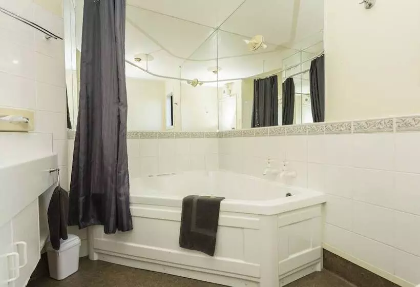 755 Regal Court Motel