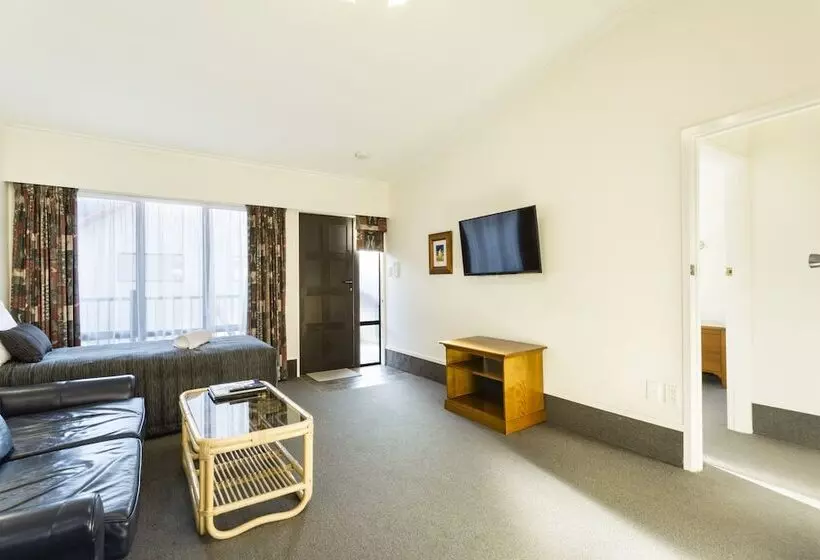 755 Regal Court Motel