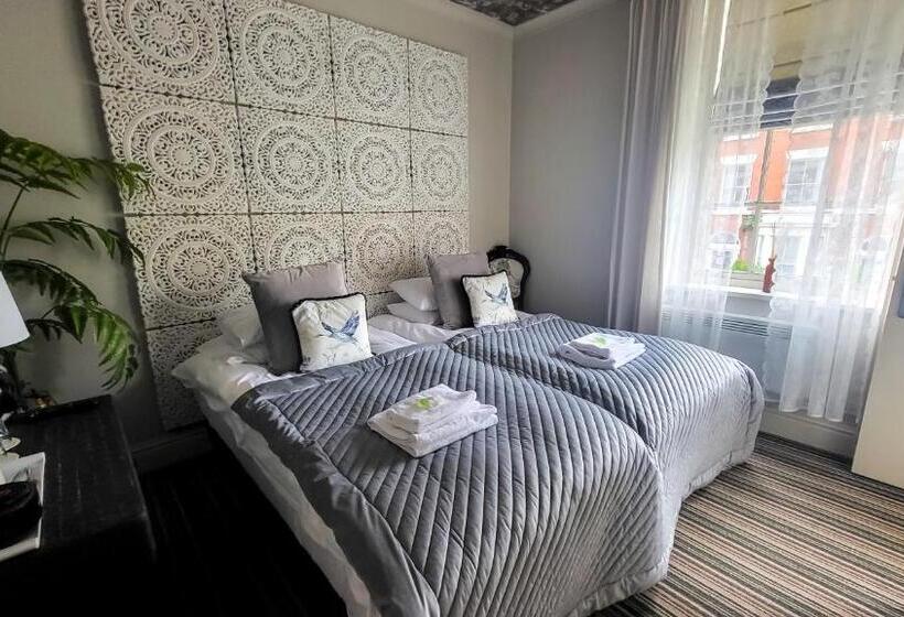 فندق Blackburne Arms ,24 Catharine Street