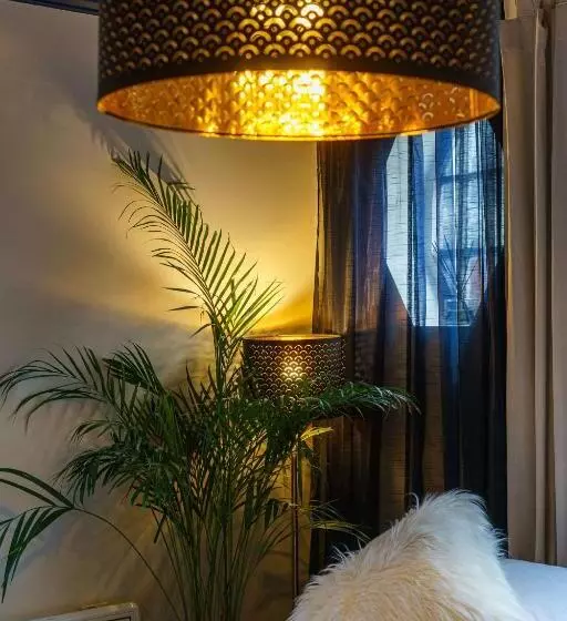 هتل Blackburne Arms ,24 Catharine Street