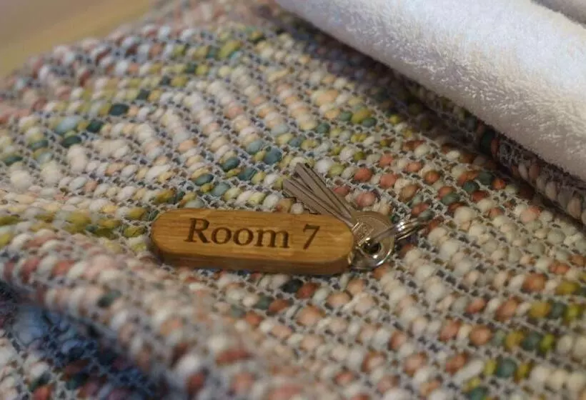 هتل Blackburne Arms ,24 Catharine Street