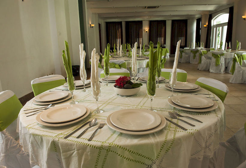 Отель Hacienda Del Rio Oaxtepec