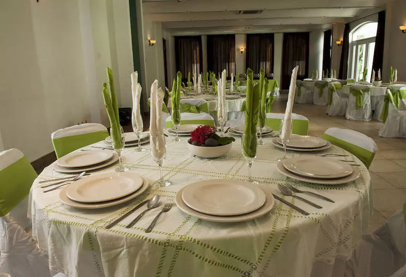 ホテル Hacienda Del Rio Oaxtepec