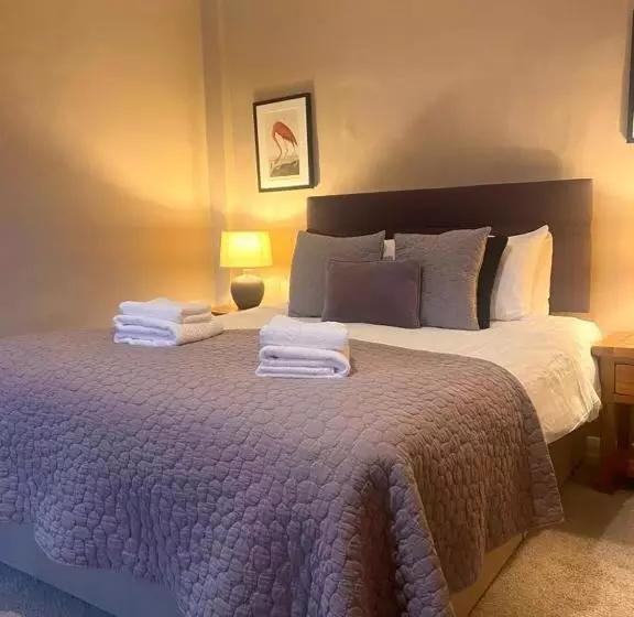 Отель The Chequers Inn