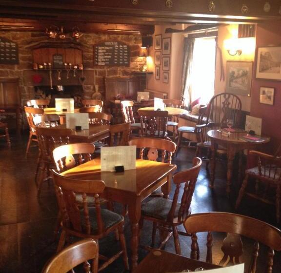 בית מלון כפרי The Chequers Inn