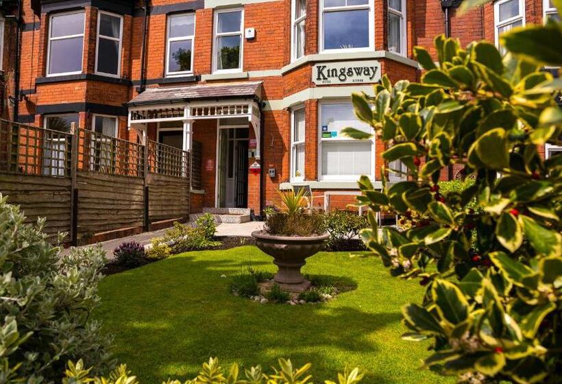 Пансион Kingsway Guesthouse   A Selection Of Single, Double And Family Rooms In A Central Location