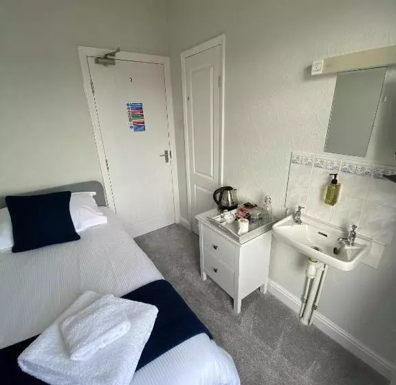 Пансион Kingsway Guesthouse A Selection Of Single, Double And Family Rooms In A Central Location