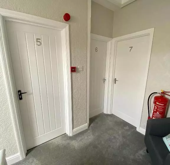 Пансион Kingsway Guesthouse A Selection Of Single, Double And Family Rooms In A Central Location