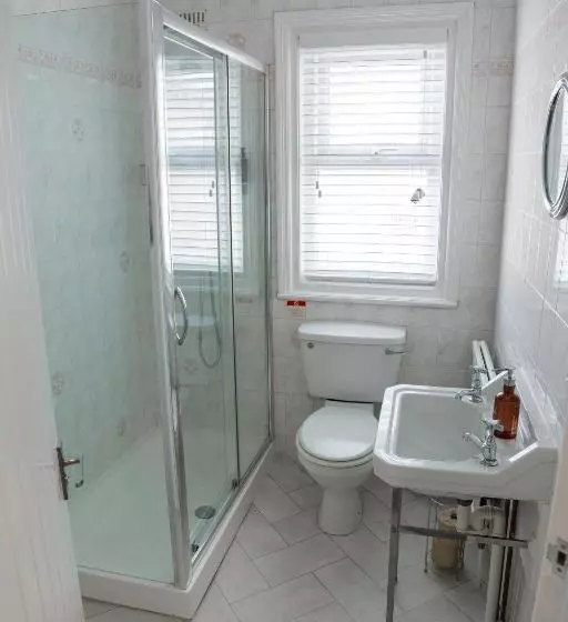 Пансион Kingsway Guesthouse A Selection Of Single, Double And Family Rooms In A Central Location