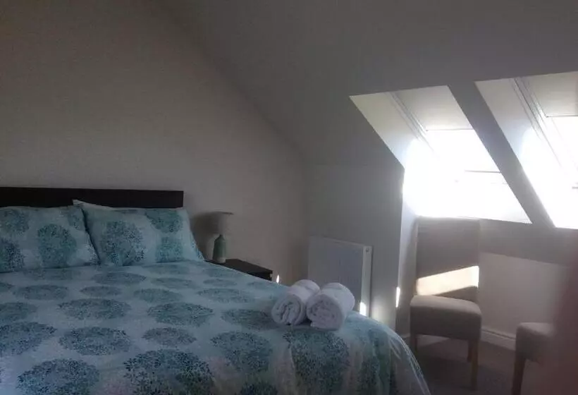 تختخواب و صبحانه A Castle View