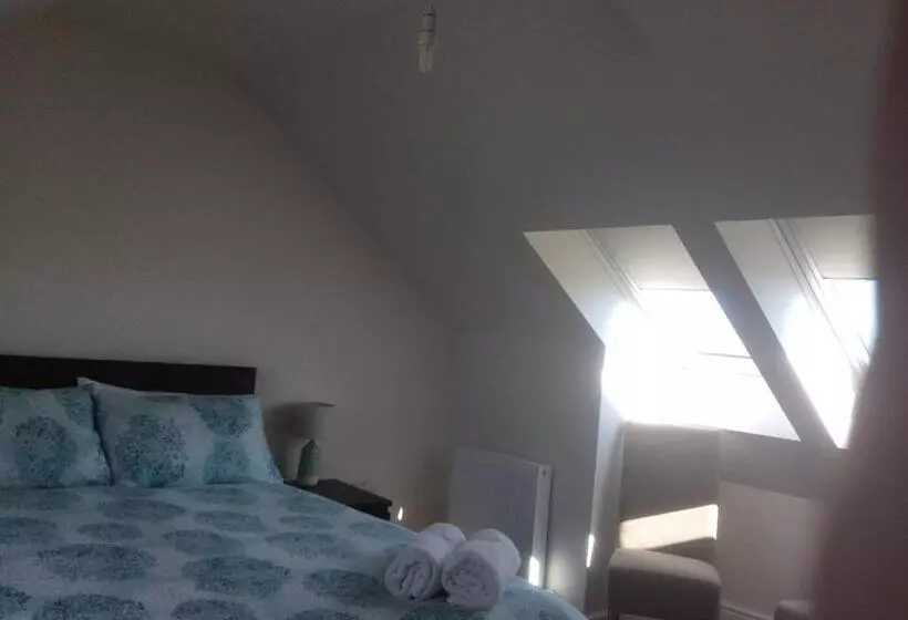 تختخواب و صبحانه A Castle View