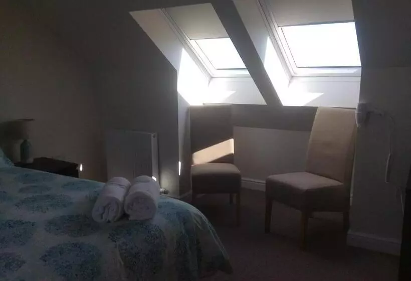 تختخواب و صبحانه A Castle View