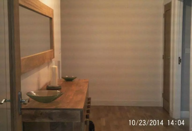 تختخواب و صبحانه A Castle View