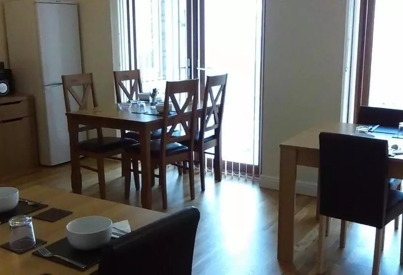 تختخواب و صبحانه A Castle View