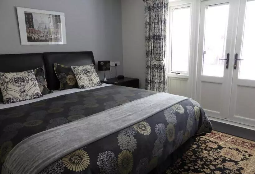 تختخواب و صبحانه Liongate House