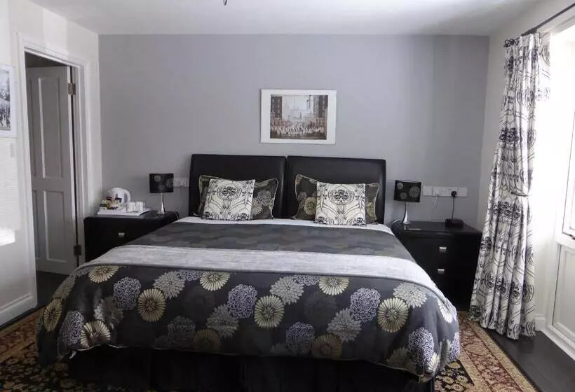 تختخواب و صبحانه Liongate House