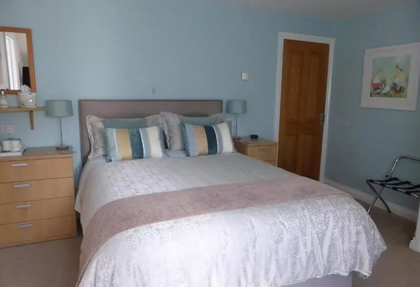 تختخواب و صبحانه Liongate House