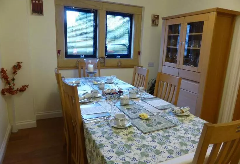 تختخواب و صبحانه Liongate House