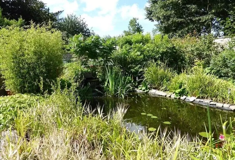 تختخواب و صبحانه Liongate House