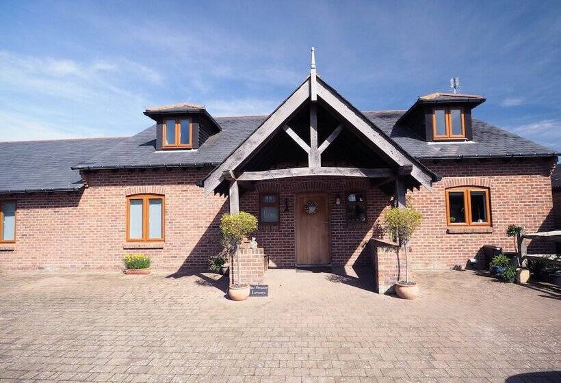 مبيت وإفطار The Old Dairy Farm