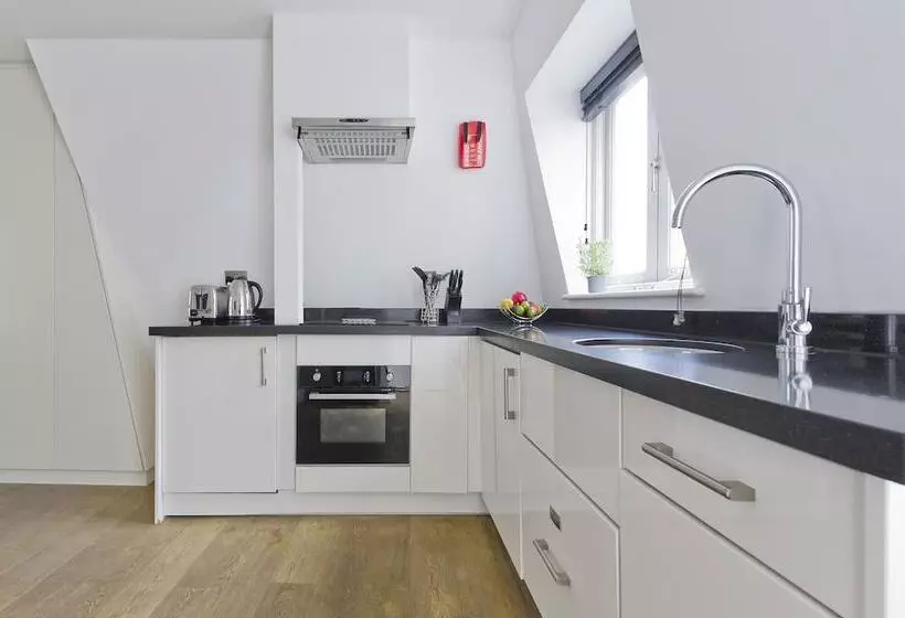 Crane Court By City2stay