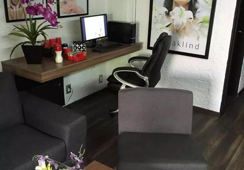 هتل Aurora Suites