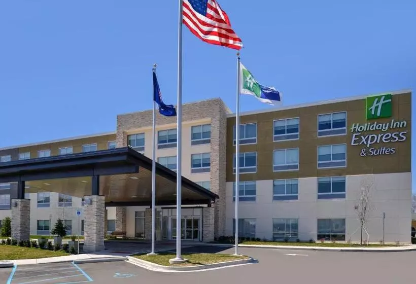Отель Holiday Inn Express & Suites Farmington Hills   Detroit, An Ihg