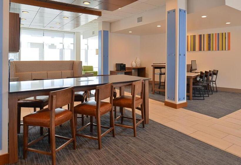 ホテル Holiday Inn Express & Suites Farmington Hills Detroit, An Ihg