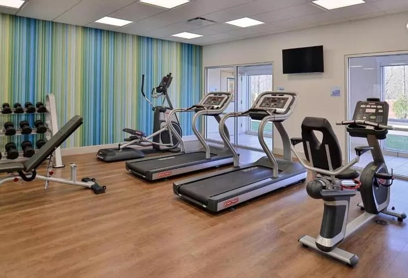 Отель Holiday Inn Express & Suites Farmington Hills   Detroit, An Ihg