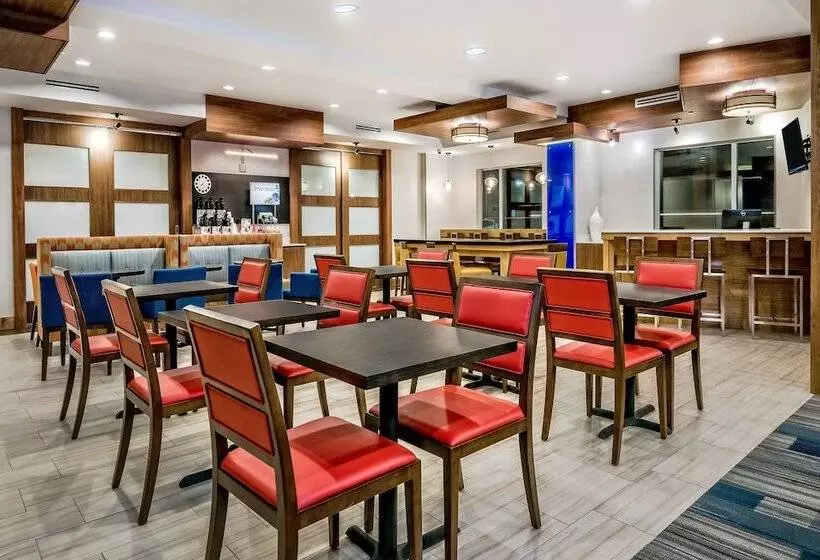 בית מלון כפרי Holiday Inn Express & Suites Round Rock Austin N, An Ihg