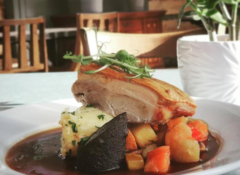 Отель Kings Head Holt