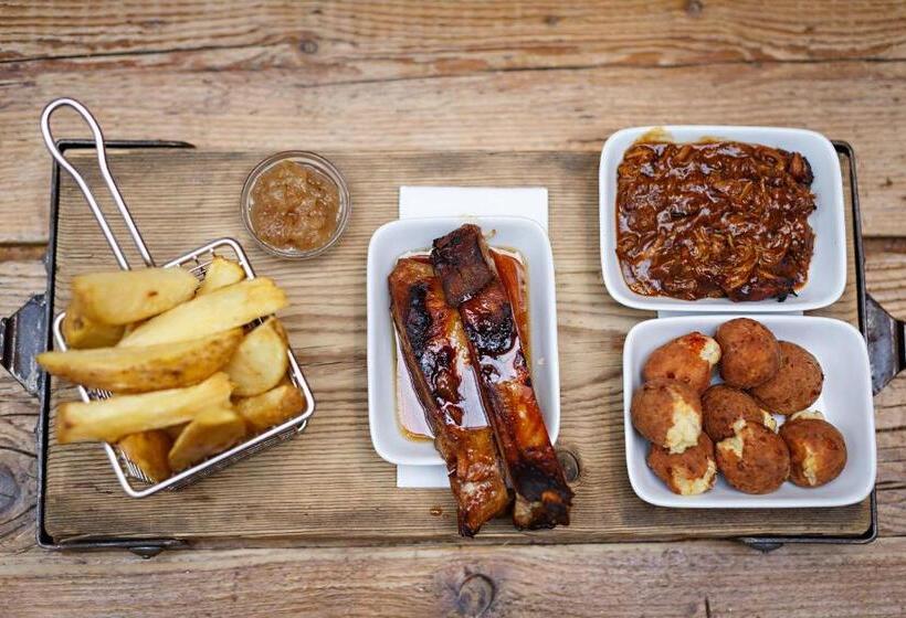 Отель Kings Head Holt