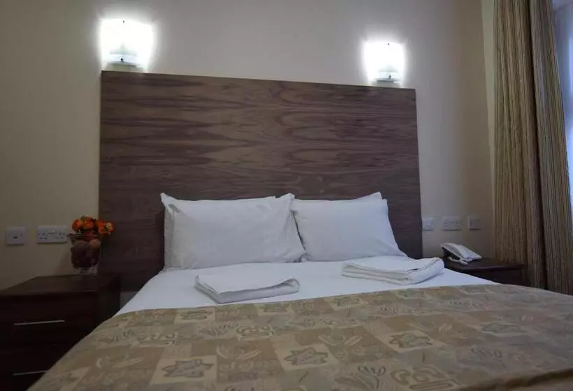 בית מלון כפרי Lucky 8