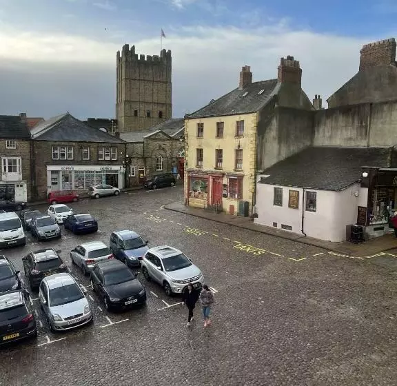 Hotel The Castle Tavern