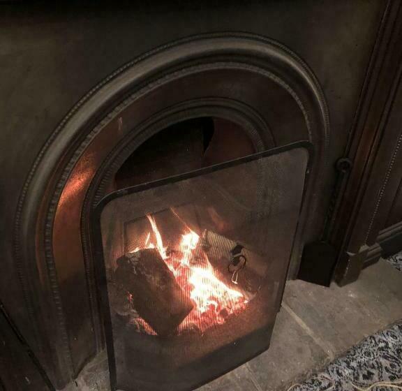 בית מלון כפרי The Castle Tavern