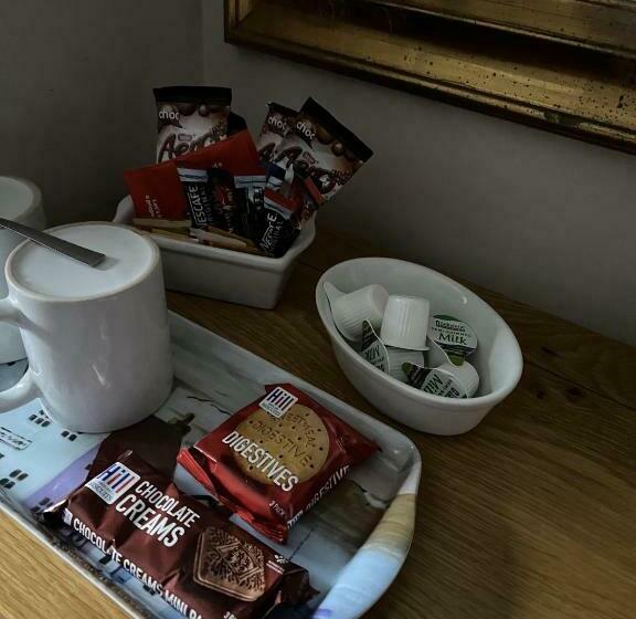 בית מלון כפרי The Castle Tavern