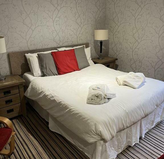 בית מלון כפרי The Castle Tavern