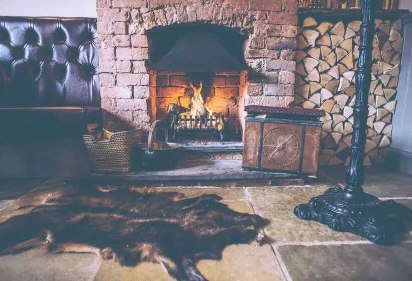 בית מלון כפרי The Fox And Coney Inn