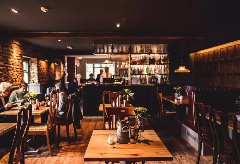 בית מלון כפרי The Fox And Coney Inn