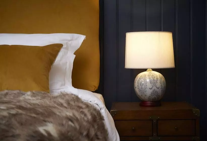 בית מלון כפרי The Fox And Coney Inn