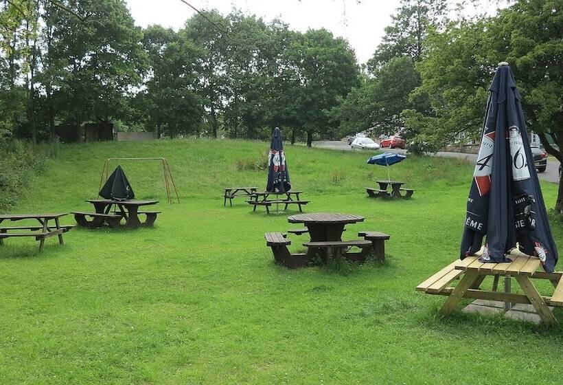 فندق The Fox & Hounds