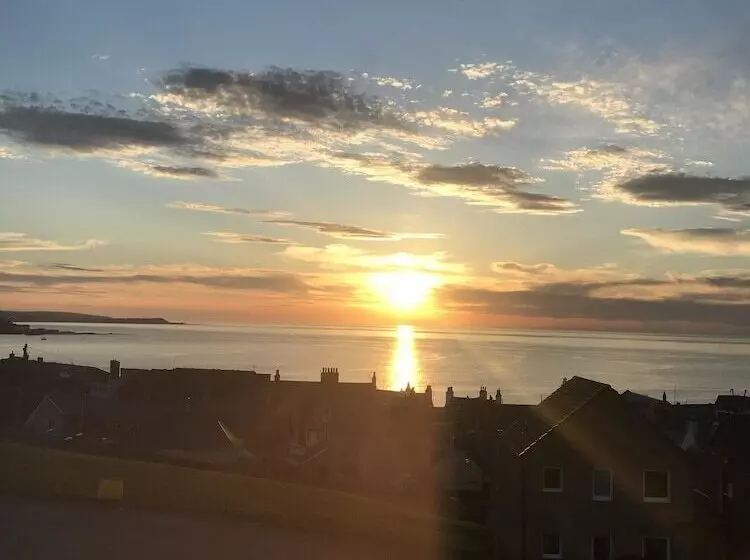 The Knowes Hotel & Restaurant