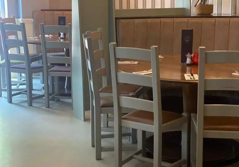 בית מלון כפרי The Woolpack Inn